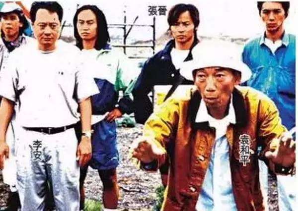 除了做替身演员，张晋加入了袁和平的“袁家班”做武术指导。